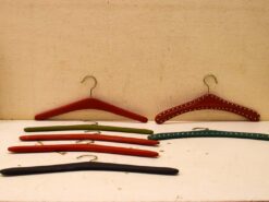 7 stuks vitage Kapstokken/kledinghangers 50925