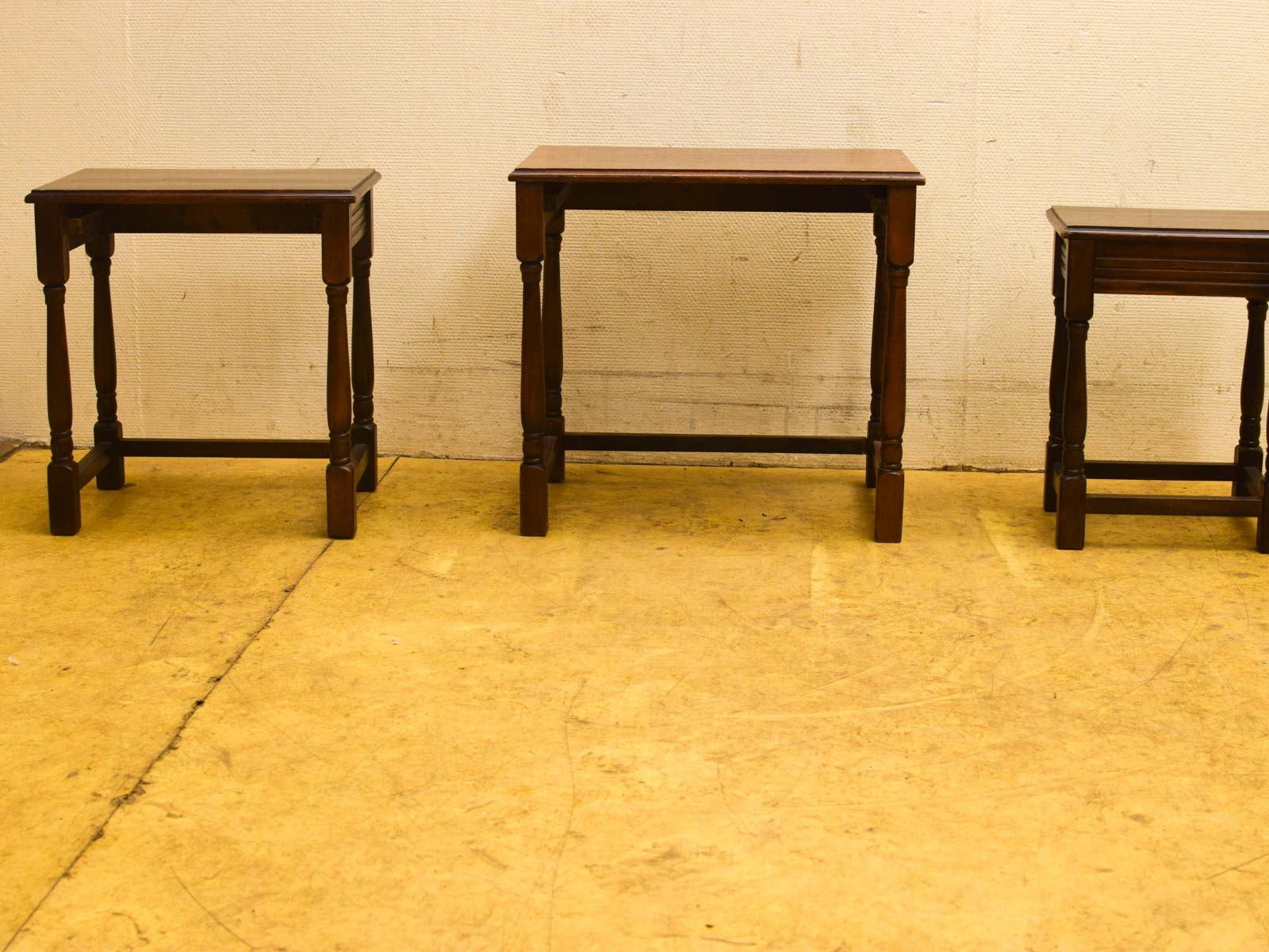 3 vintage bijzettafeltjes/nesttafels 52405 - Afbeelding 6