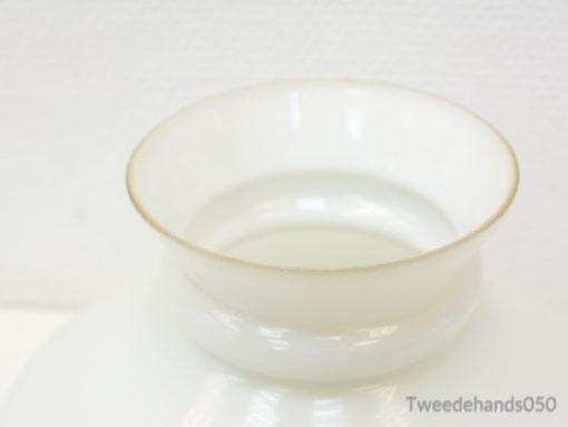 Elegant white bowl with gold rim, ideal for luxury dining and sophisticated decor.