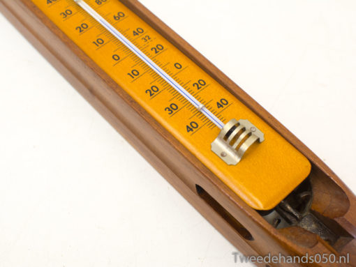 Elegant vintage wooden thermometer with clear scale, perfect for nostalgic decor and temperature reading.
