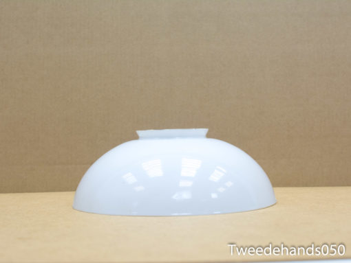 Modern white bowl with a glossy finish, perfect for minimalist dining and decor.