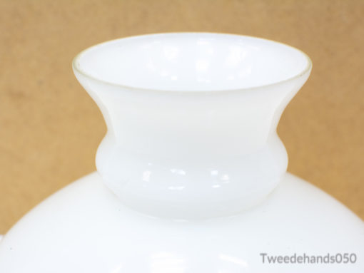 Sleek white vase with glossy finish, ideal for modern decor and floral arrangements.