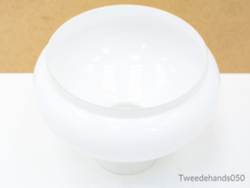 Elegant glossy white bowl, perfect for modern dining and versatile decor.