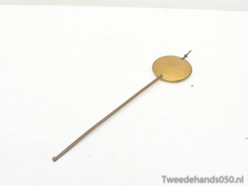 Elegant vintage brass disc brooch, perfect for collectors and stylish jewelry enthusiasts.