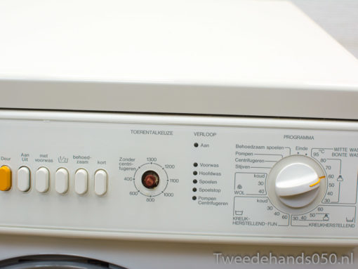 Miele W 729 washing machine control panel: sleek design with intuitive buttons and dial for easy use.
