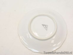 Elegant white porcelain plate with scalloped edges, enhancing any dining experience with sophistication.
