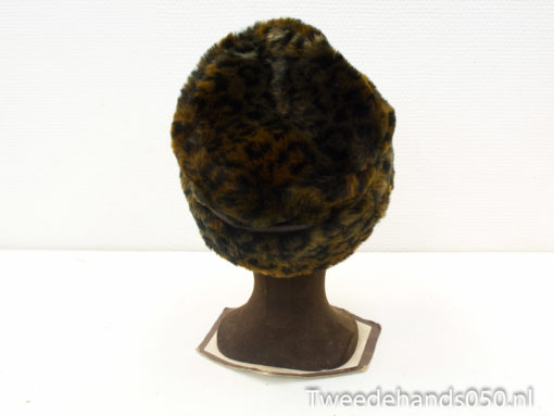 Luxurious vintage faux fur leopard print hat, perfect for chic winter outfits.