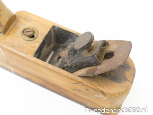 Vintage wooden hand plane showcasing traditional craftsmanship for smooth wood surfaces and rich history.