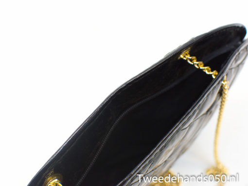 Chic black quilted leather handbag with chain strap, perfect for stylish occasions and everyday use.