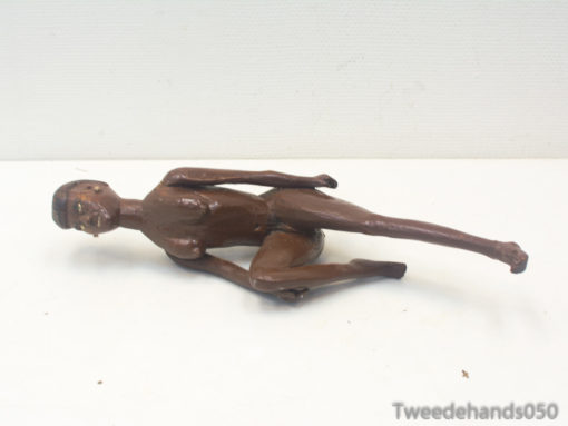 Stylish brown wooden figurine, embodying elegance and artistic charm for home decor enthusiasts.