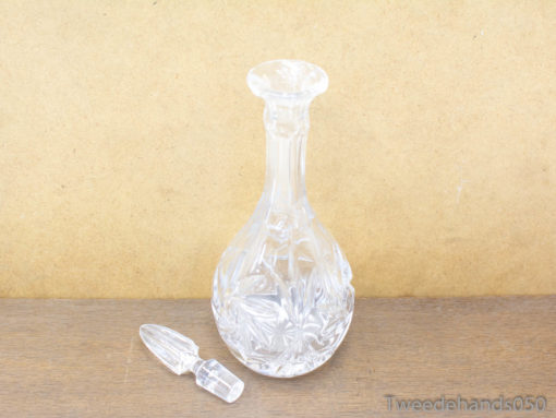 Elegant crystal decanter with stopper, ideal for serving wine and enhancing table decor.
