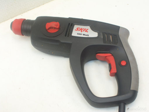 Ergonomic SKIL 500W drill for versatile home improvement and professional tasks.