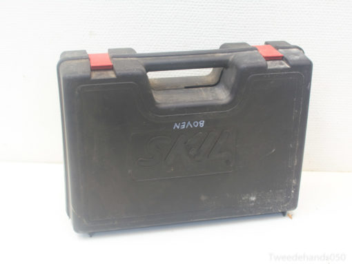 Sturdy black SKIL toolbox with ergonomic handle and red latches for secure tool storage.