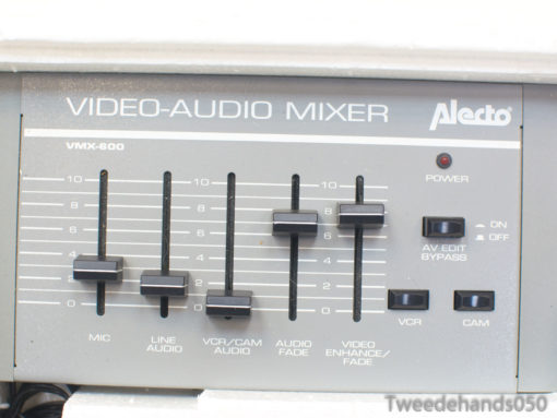 Alecto VMX-600 vintage mixer: intuitive faders for professional audio and video production.