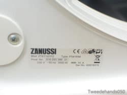 Zanussi ZTE7101PZ dryer: 2600W power with IPX4 splash protection for safe, efficient drying.