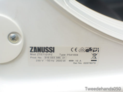 Zanussi ZTE7101PZ dryer: 2600W power with IPX4 splash protection for safe, efficient drying.