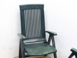 Stylish green outdoor chair, perfect for comfort and relaxation on patios or in gardens.