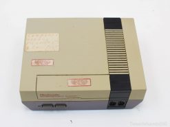 Vintage Nintendo entertainment systeem  93985