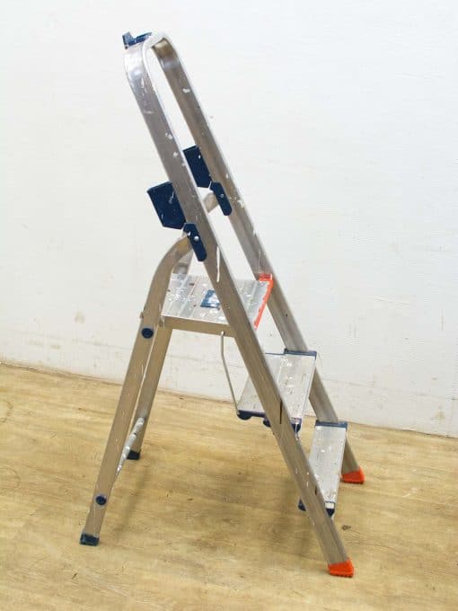 Durable aluminum step ladder with three anti-slip steps for safe and easy access to heights.