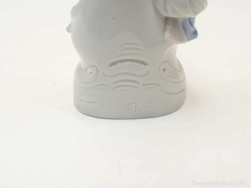 Stylish light blue ceramic figurine model 2467 featuring wave patterns and exquisite craftsmanship.