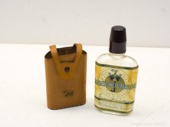 Vintage Jansen Wouterloo Jenever in elegant leather case, perfect for collectors and spirit lovers.