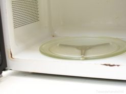 Efficient used Quigg microwave with turntable, offering convenience and even heating for any kitchen.