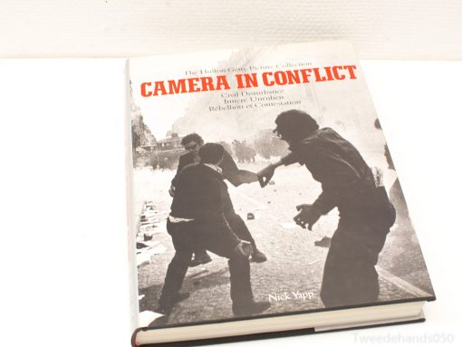 Hulton Getty, Camera in conflict 98138
