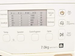Samsung 7 kg washing machine with user-friendly digital control panel for customizable laundry settings.