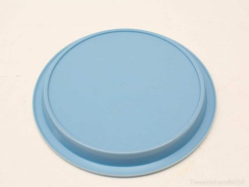 Stylish light blue minimalist plate, ideal for dining or decorative purposes. Versatile for any occasion.