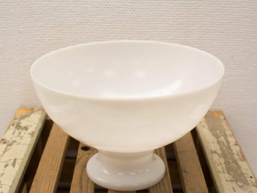 Elegant white serving bowl on a pedestal, perfect for salads and fruit displays.