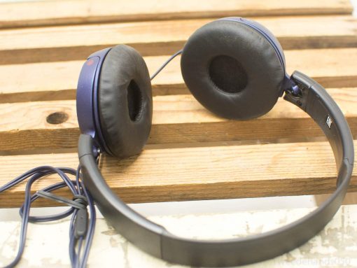 Stylish dark blue Sony AEC headphones, perfect for music lovers and everyday use.
