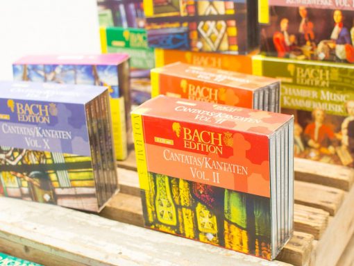 High-quality vintage Bach Edition CD box set featuring colorful artwork and structured collections.
