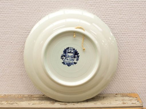 Antique Delfts Blue plate with floral design, high-quality porcelain for collectors.