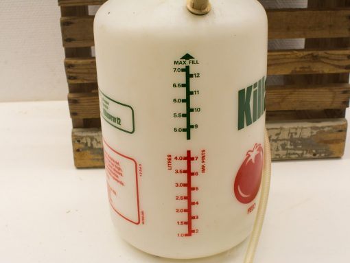 7-liter translucent container for gardening, featuring tomato design and easy-to-read measurements.