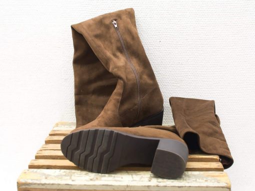Chic brown suede slouch boots with side zipper, perfect for fall and winter outfits.