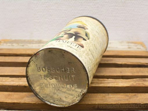 Vintage Bartje tin with bear and floral design from Bosscher Beschuit, Zuidwolde.
