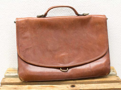 Classic cognac leather shoulder bag, perfect for stylish professional and casual use.