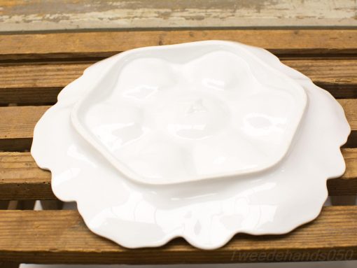 Elegant white dinnerware set featuring a scalloped bottom plate and modern octagonal top plate.