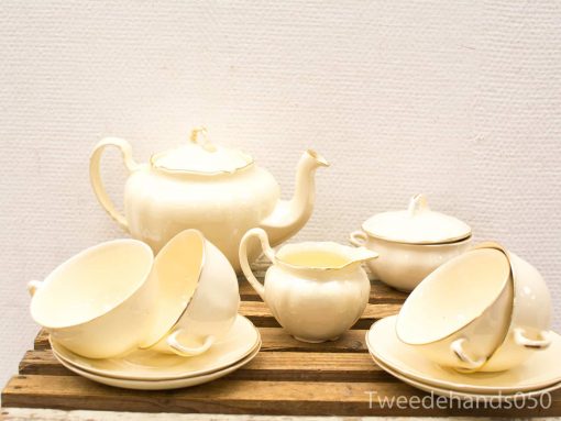 Vintage cream tea set with elegant gold edges, perfect for sophisticated afternoon tea gatherings.
