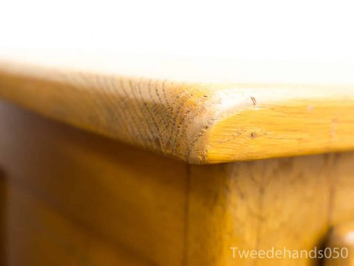 Elegant wooden table edge showcasing warm grain and craftsmanship for stylish interiors.