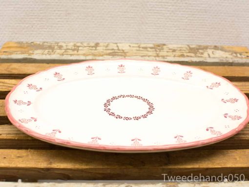 Elegant oval platter with pink floral design for versatile dining occasions.