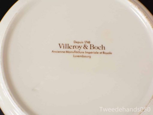 Villeroy & Boch vintage porcelain plate, elegant design since 1748, perfect for collectors.