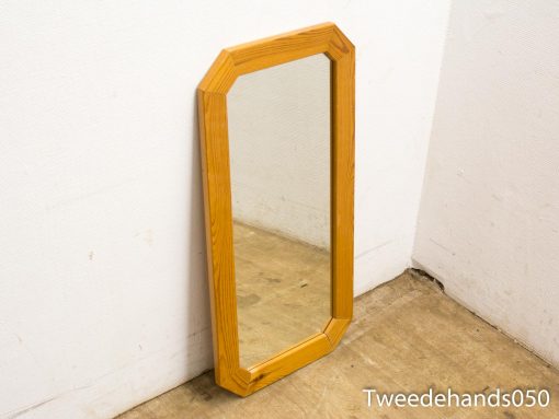 Elegant octagonal standing mirror with a light wood frame, perfect for modern interiors.