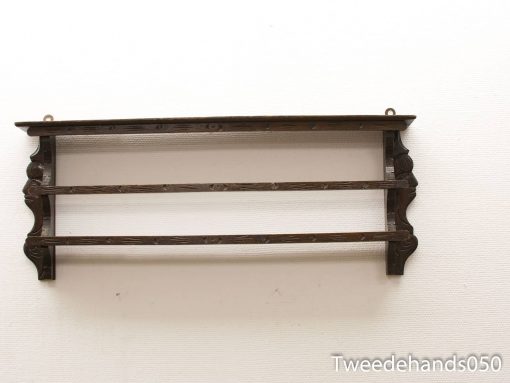 Elegant wooden wall shelf with ornate brackets for stylish storage and display.