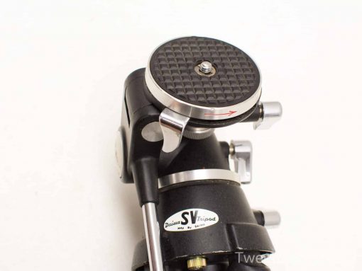 Daiwa SV tripod head: durable, adjustable ball head for precise photography and optimal stability.