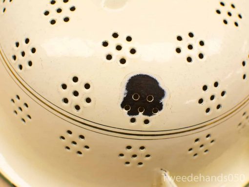 Charming vintage cream ceramic colander with unique markings, perfect for kitchen and nostalgia.