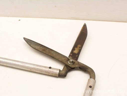 Durable second-hand garden shears with sharp blades and comfortable grips for precise pruning.