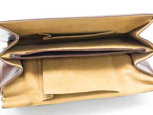 Elegant leather handbag with organized compartments for everyday use and special occasions.