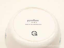 Vintage Pyroflam heat-resistant dish PT-30-B, made in the Netherlands, perfect for any kitchen.