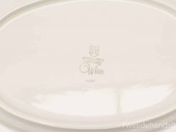 Elegant porcelain dish with Wien logo, oval shape, glossy finish for all occasions.